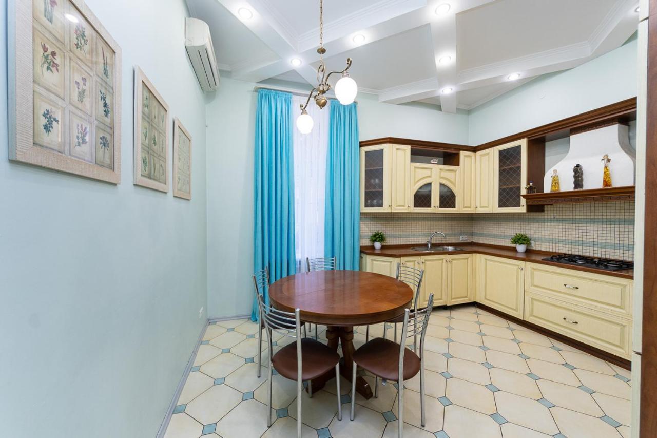 Apartament On Independence Square Kiev Buitenkant foto
