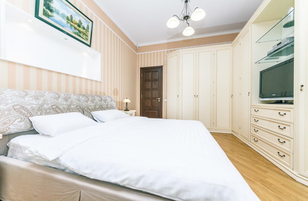 Apartament On Independence Square Kiev Buitenkant foto